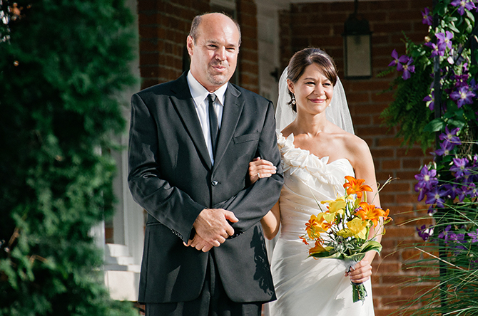dayton, ohio bride walking down the aisle with her dad